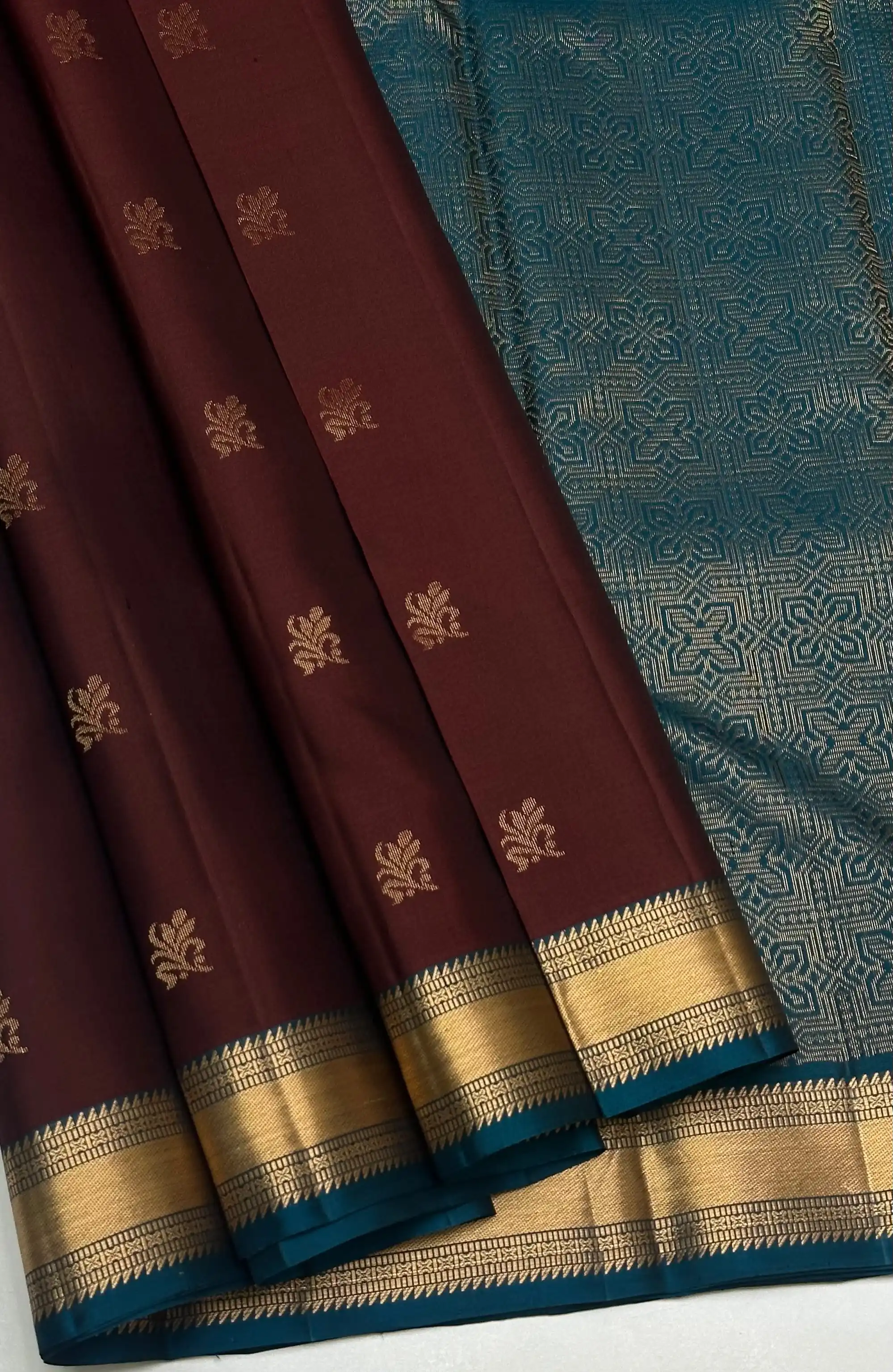 Kanchi Floral Butta Rekha Zari Silk Saree